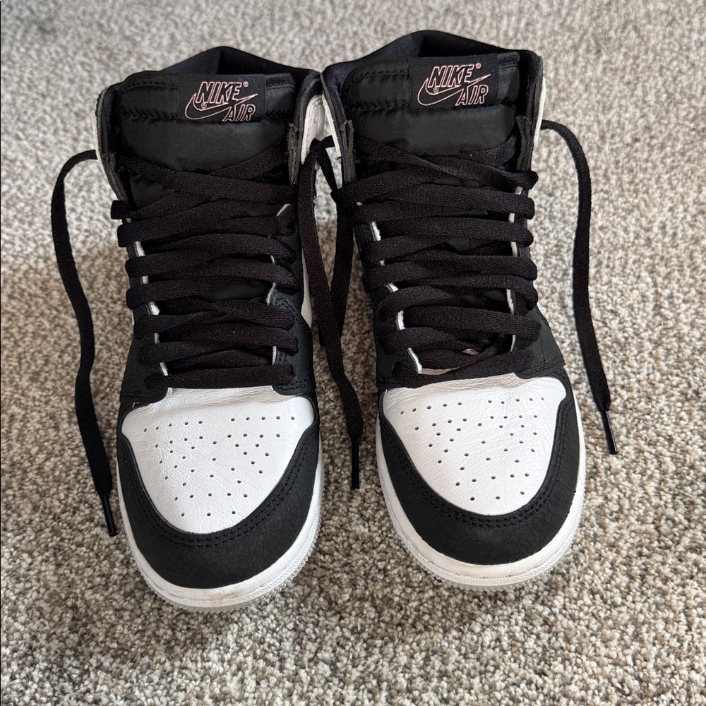 Jordan 1 Retro High OG - Picture 2 of 5